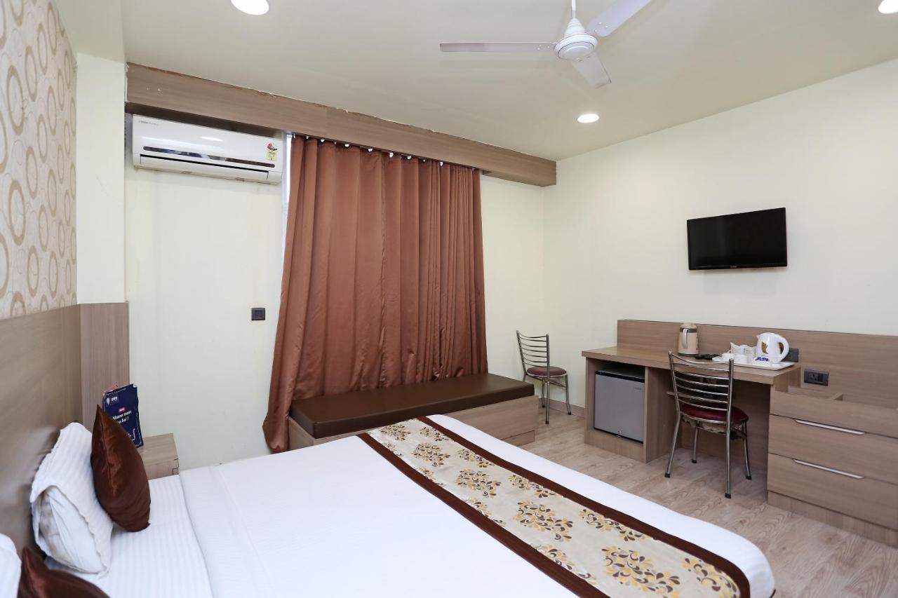 OYO 5663 GS Inn Chinhat Exterior foto