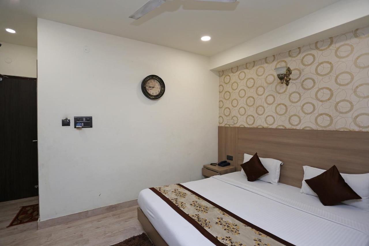 OYO 5663 GS Inn Chinhat Exterior foto