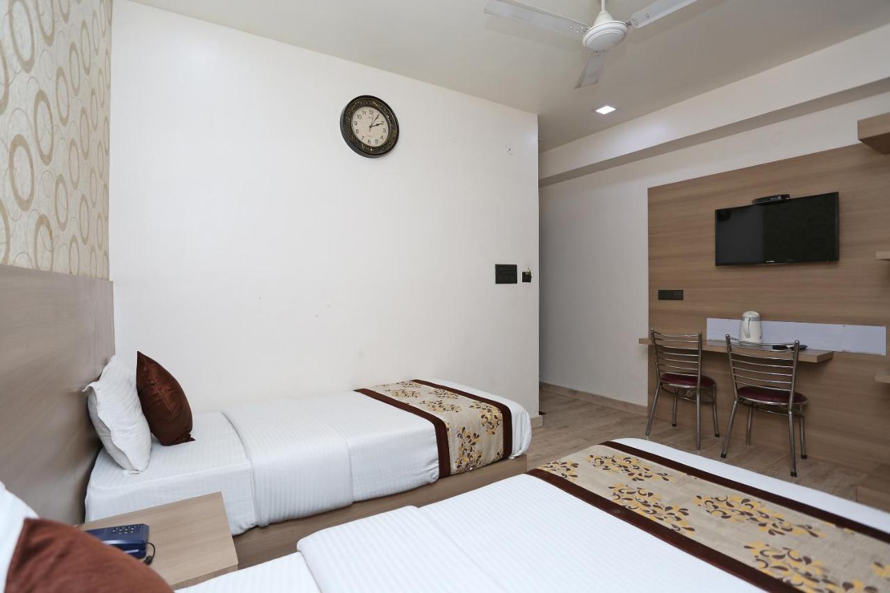 OYO 5663 GS Inn Chinhat Exterior foto