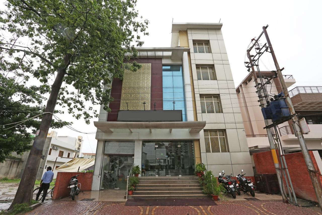 OYO 5663 GS Inn Chinhat Exterior foto